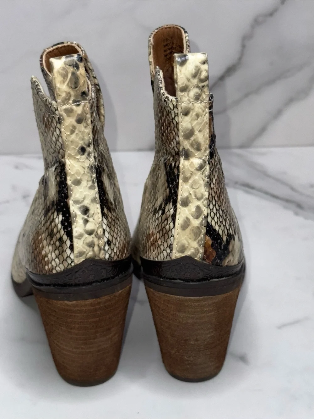 Very Volatile Women's Faux Snakeskin Ankle Boots Size 7